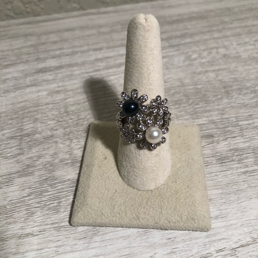 Vantel Pearls Ring